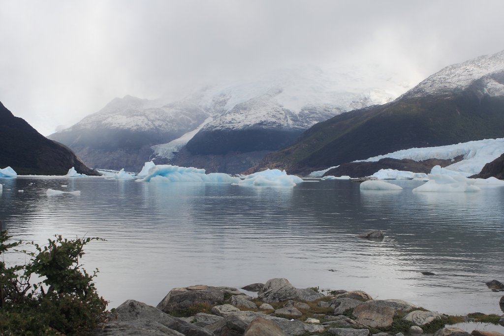 33-The lake at the foot of the three glaciers.jpg - The lake at the foot of the three glaciers